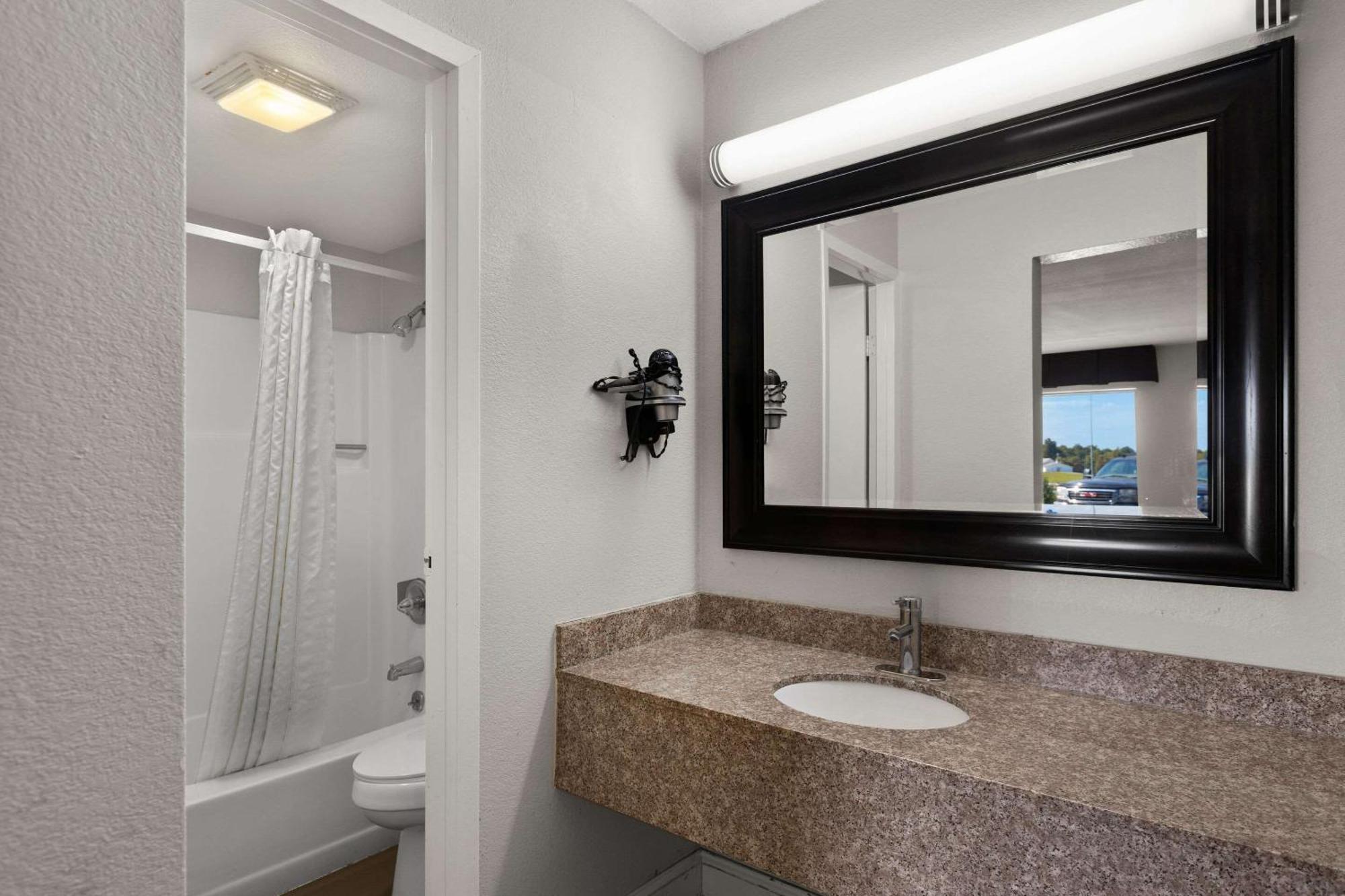 Econo Lodge White Pine Morristown I-81 & I-40 Split Ngoại thất bức ảnh